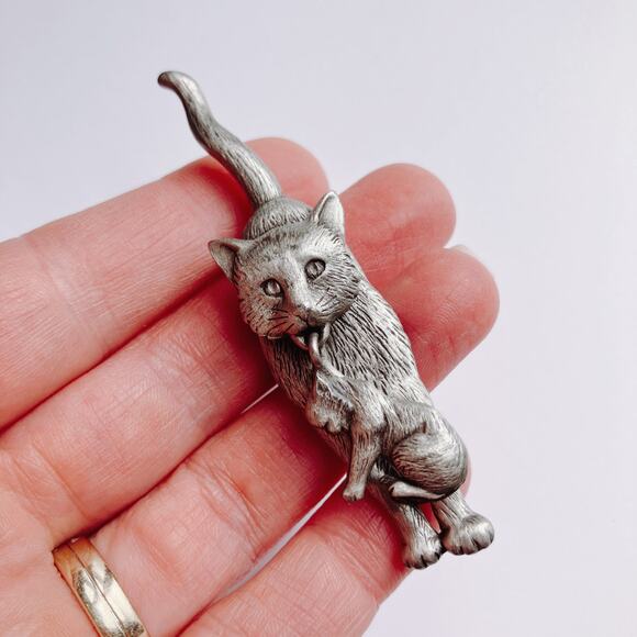 VTG JJ Pewter Cat Brooch Mother Carrying Kitten, Articulated & Dangling - Picture 3 of 10